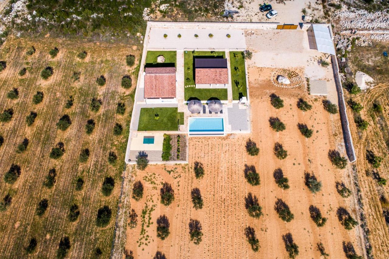 Estate Duo Vila *